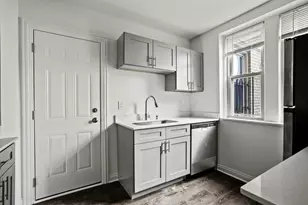1800 N Farwell Ave, Milwaukee, WI 53202 - Photo 16