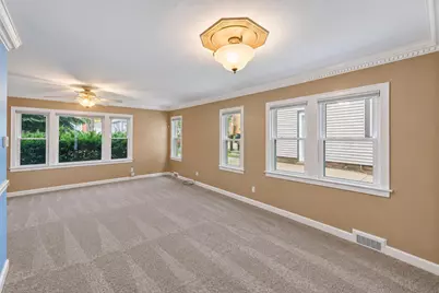 1530 S 90th St, West Allis, WI 53214 - Photo 10