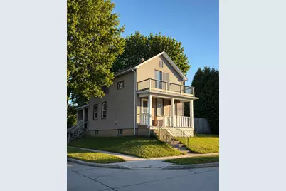 1401  Columbus St, Manitowoc, WI 54220 - Photo 1