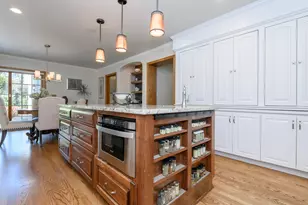 W302N1609 Crooked Creek Ct, Delafield, WI 53072 - Photo 10