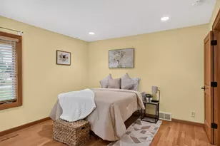 2127 Crestview Ct, Wauwatosa, WI 53226 - Photo 12