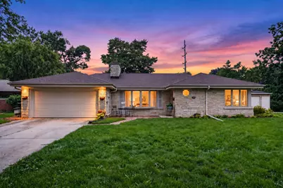 2127  Crestview Ct, Wauwatosa, WI 53226 - Photo 2