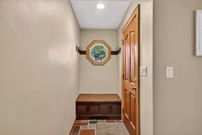 2127  Crestview Ct, Wauwatosa, WI 53226 - Photo 6