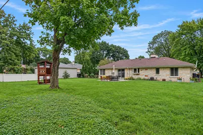 2127  Crestview Ct, Wauwatosa, WI 53226 - Photo 18