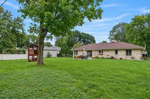 2127 Crestview Ct, Wauwatosa, WI 53226 - Photo 18