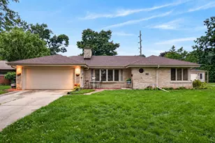 2127 Crestview Ct, Wauwatosa, WI 53226 - Photo 1