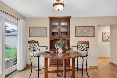 2127  Crestview Ct, Wauwatosa, WI 53226 - Photo 8