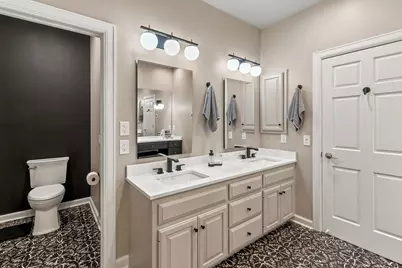 10601 N Hidden Reserve Cir, Mequon, WI 53092 - Photo 32