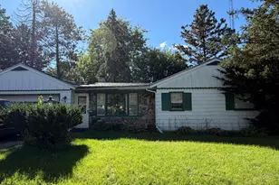 654 Phoenix St, Delavan, WI 53115 - Photo 2