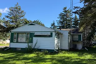 654 Phoenix St, Delavan, WI 53115 - Photo 14