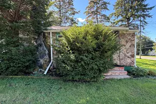 654 Phoenix St, Delavan, WI 53115 - Photo 6