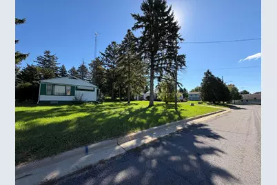 654  Phoenix St, Delavan, WI 53115 - Photo 12
