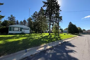 654 Phoenix St, Delavan, WI 53115 - Photo 12