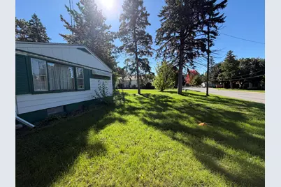 654  Phoenix St, Delavan, WI 53115 - Photo 8
