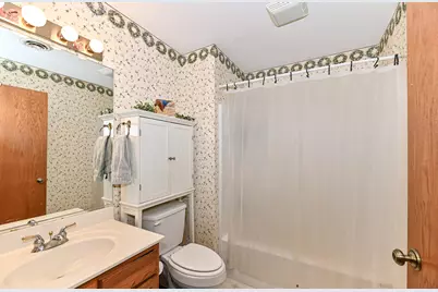 1123 N Sunnyslope Dr #202, Racine, WI 53406 - Photo 4