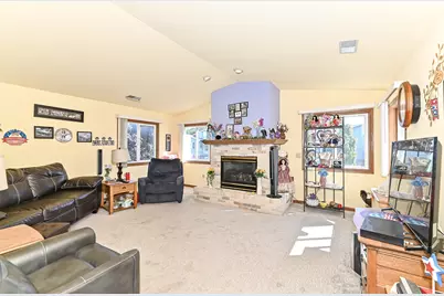 1123 N Sunnyslope Dr #202, Racine, WI 53406 - Photo 6