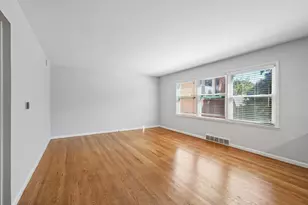 1335 E Randolph Ct, Milwaukee, WI 53212 - Photo 2