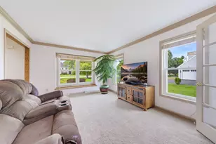 149 Hickory Dr, Delafield, WI 53018 - Photo 8