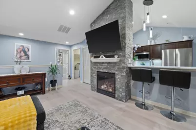 5427 W Cobblestone Way #D, Franklin, WI 53132 - Photo 4