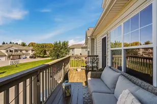 N16W26532 Meadowgrass Cir, Pewaukee, WI 53072 - Photo 6