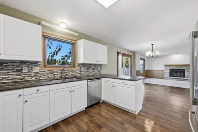 10360 S Mockingbird Ln, Oak Creek, WI 53154 - Photo 12