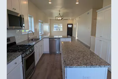 243  Binsfeld St, Belgium, WI 53004 - Photo 6
