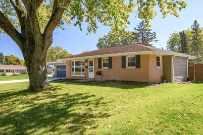 N87W17919  Queensway Ct, Menomonee Falls, WI 53051 - Photo 6