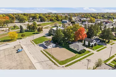 2120  Broadway St, New Holstein, WI 53061 - Photo 18