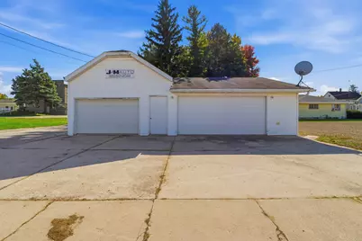 2120  Broadway St, New Holstein, WI 53061 - Photo 6