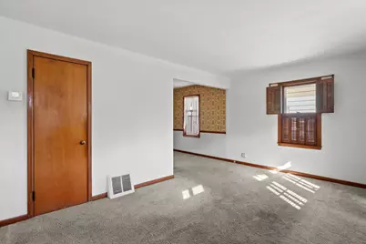 2759 S Humboldt Park Ct, Milwaukee, WI 53207 - Photo 4