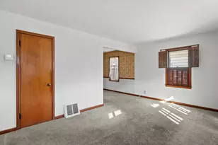 2759 S Humboldt Park Ct, Milwaukee, WI 53207 - Photo 4