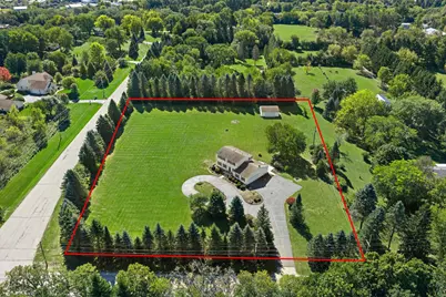 S31W30099  Sunset Dr, Genesee, WI 53189 - Photo 2