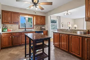 W244N6546 Westchester Dr, Sussex, WI 53089 - Photo 4