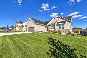 762 Brockway Dr, Mukwonago, WI 53149 - Photo 2