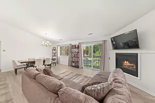 18695 Brookfield Lake Ct, Brookfield, WI 53045 - Photo 4