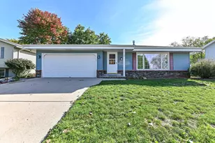 1713 Fox River Pkwy, Waukesha, WI 53189 - Photo 2