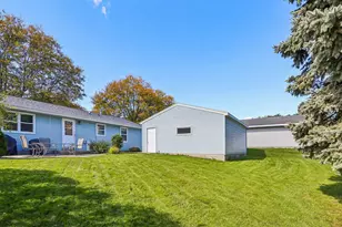 1425 Erin Ln, Waukesha, WI 53188 - Photo 34