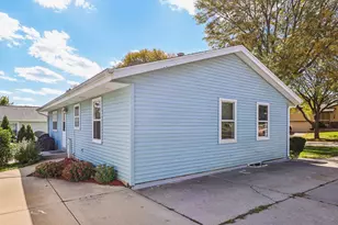 1425 Erin Ln, Waukesha, WI 53188 - Photo 38