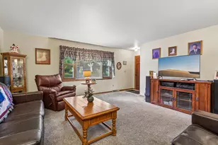 1425 Erin Ln, Waukesha, WI 53188 - Photo 8