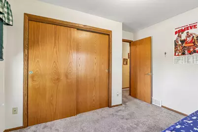 1425  Erin Ln, Waukesha, WI 53188 - Photo 20