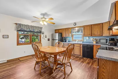 1425  Erin Ln, Waukesha, WI 53188 - Photo 12