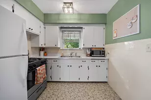 W164N8410 Hiawatha Ave, Menomonee Falls, WI 53051 - Photo 6