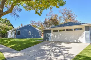 2876 S 70th St, Milwaukee, WI 53219 - Photo 16