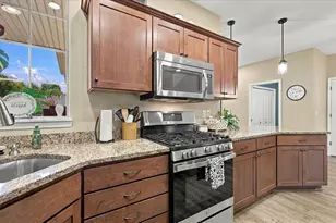 542 Cedar Bluffs Way, Slinger, WI 53086 - Photo 10