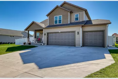 1421  Beacon Dr, Watertown, WI 53098 - Photo 2
