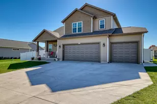 1421 Beacon Dr, Watertown, WI 53098 - Photo 2
