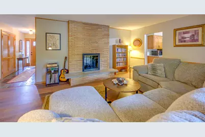 2820 W St James Ln, Mequon, WI 53092 - Photo 12