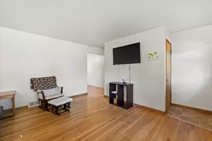5461 N 106th St, Milwaukee, WI 53225 - Photo 8