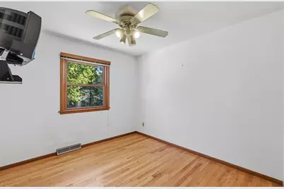 1115  Saratoga Pkwy, Oconomowoc, WI 53066 - Photo 22