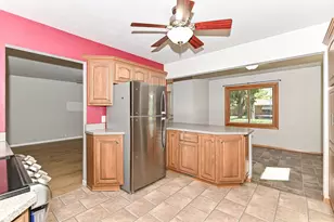 2403 S 94th St, West Allis, WI 53227 - Photo 18